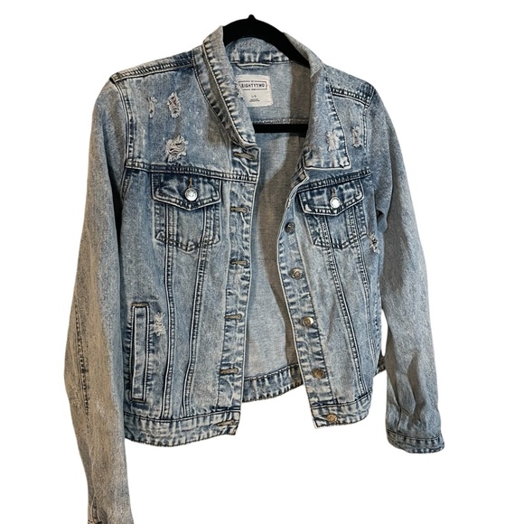 An Eighty-Two Denim jacket by Ardene in size large - Picture 2 of 8